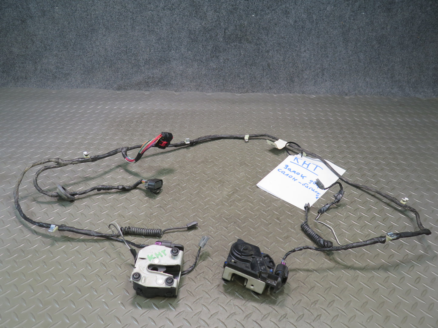 2005-2009 Hummer H2 SUT Rear Trunk MID Gate Decklid Panel Window Lock Latch Set