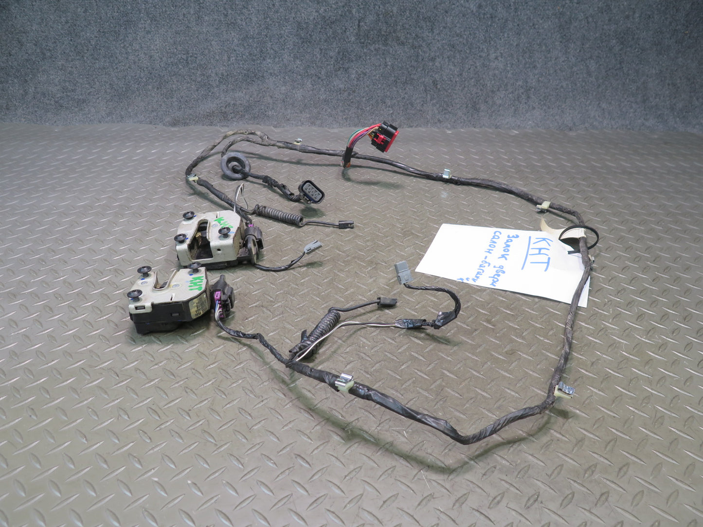 2005-2009 Hummer H2 SUT Rear Trunk MID Gate Decklid Panel Window Lock Latch Set