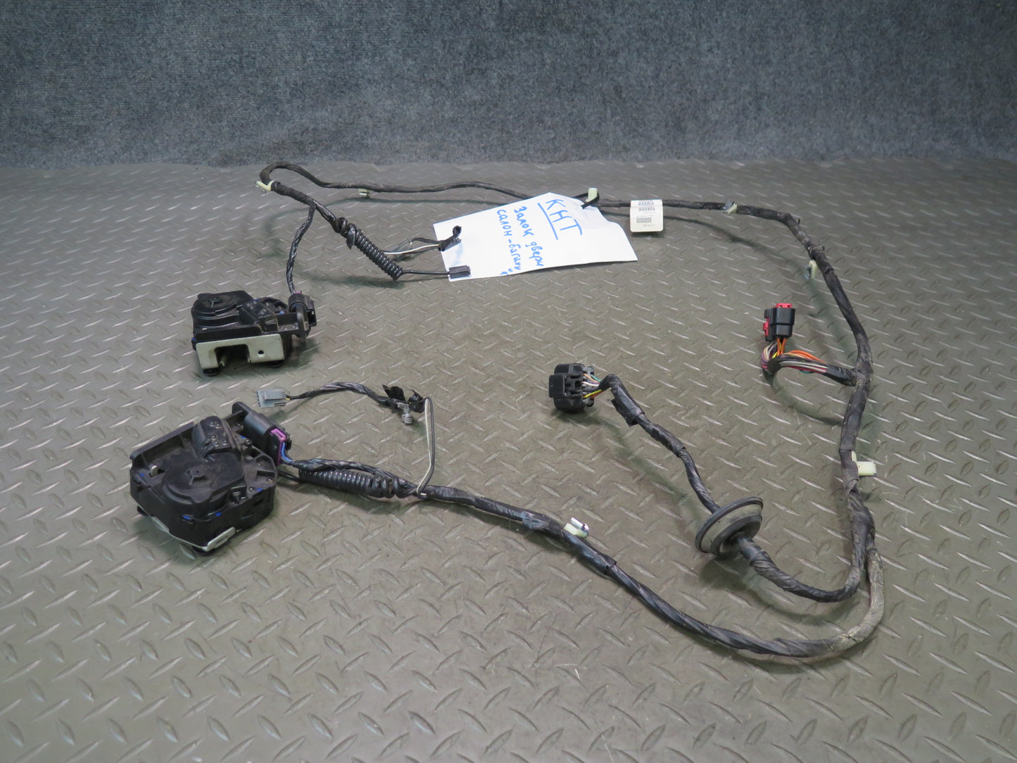 2005-2009 Hummer H2 SUT Rear Trunk MID Gate Decklid Panel Window Lock Latch Set