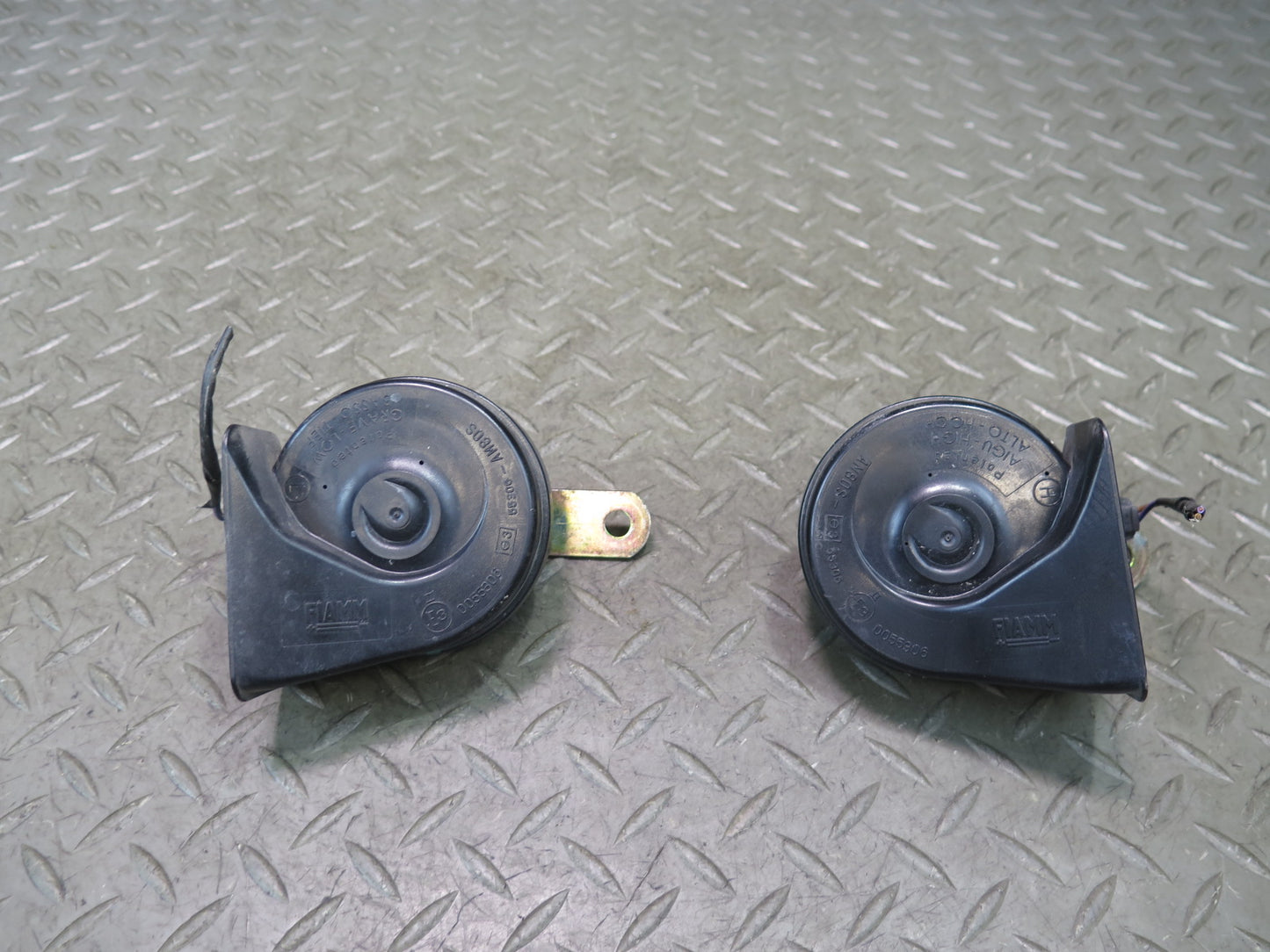 03-08 BMW E86 E85 Z4 Set of 2 High & Low Tone Pitch Horn Signal OEM