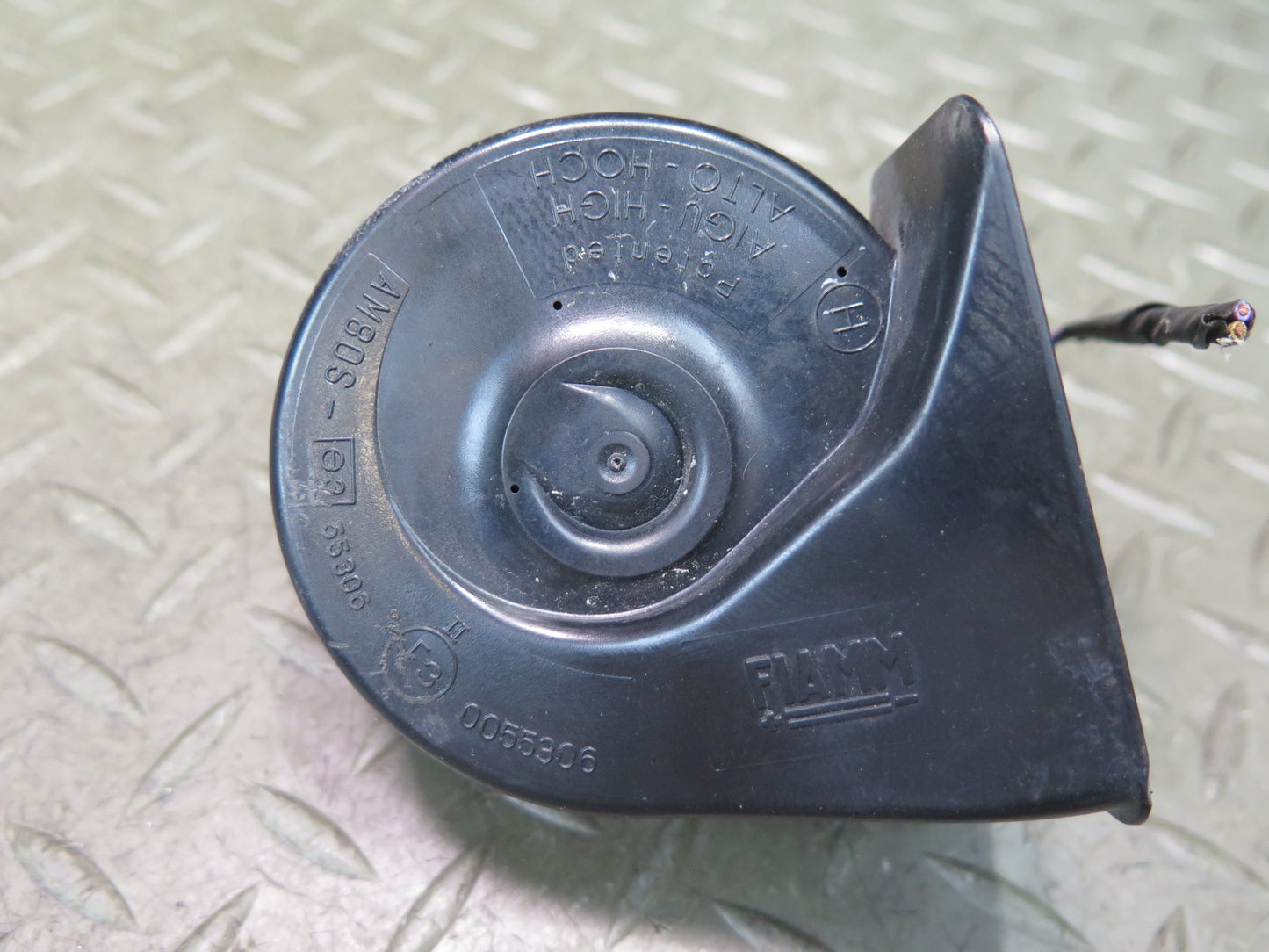 03-08 BMW E86 E85 Z4 Set of 2 High & Low Tone Pitch Horn Signal OEM