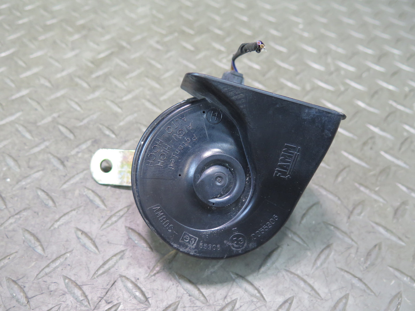 03-08 BMW E86 E85 Z4 Set of 2 High & Low Tone Pitch Horn Signal OEM
