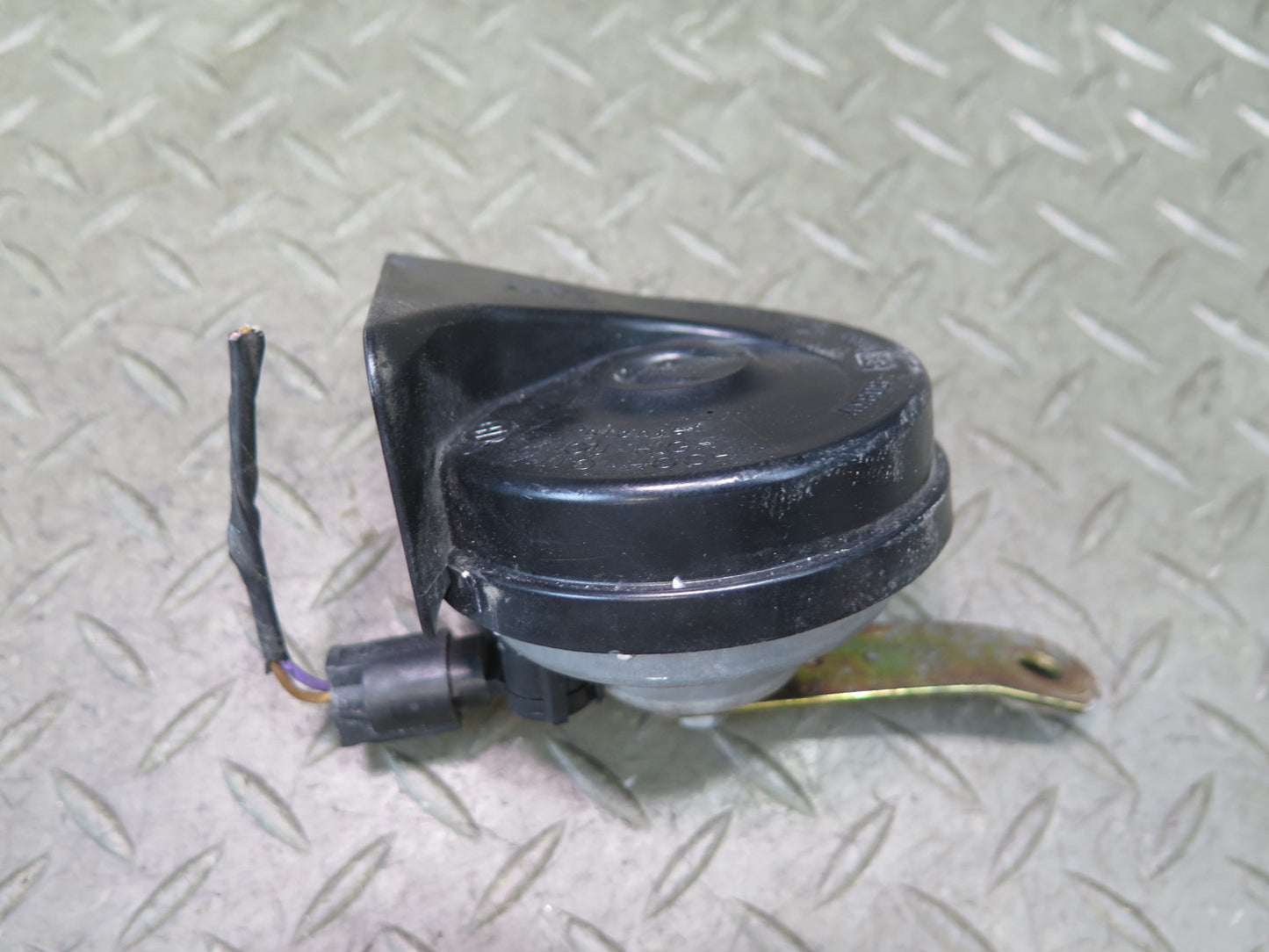 03-08 BMW E86 E85 Z4 Set of 2 High & Low Tone Pitch Horn Signal OEM