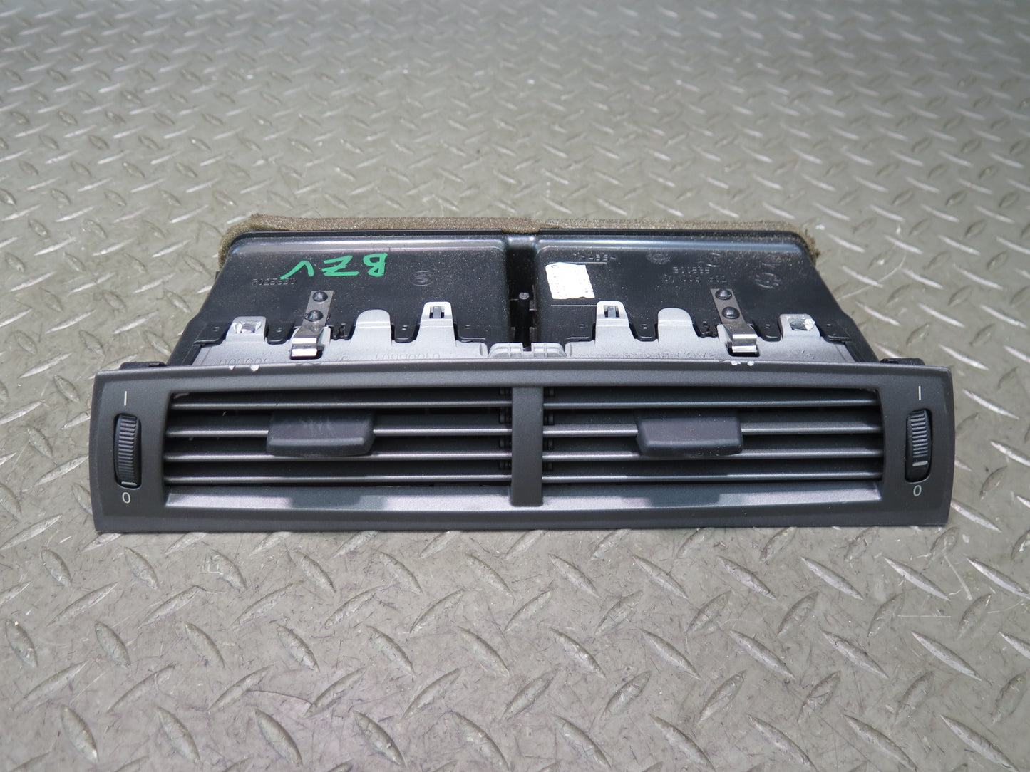 03-05 BMW E86 E85 Z4 Dash Center AC Heater Air Vent Black OEM
