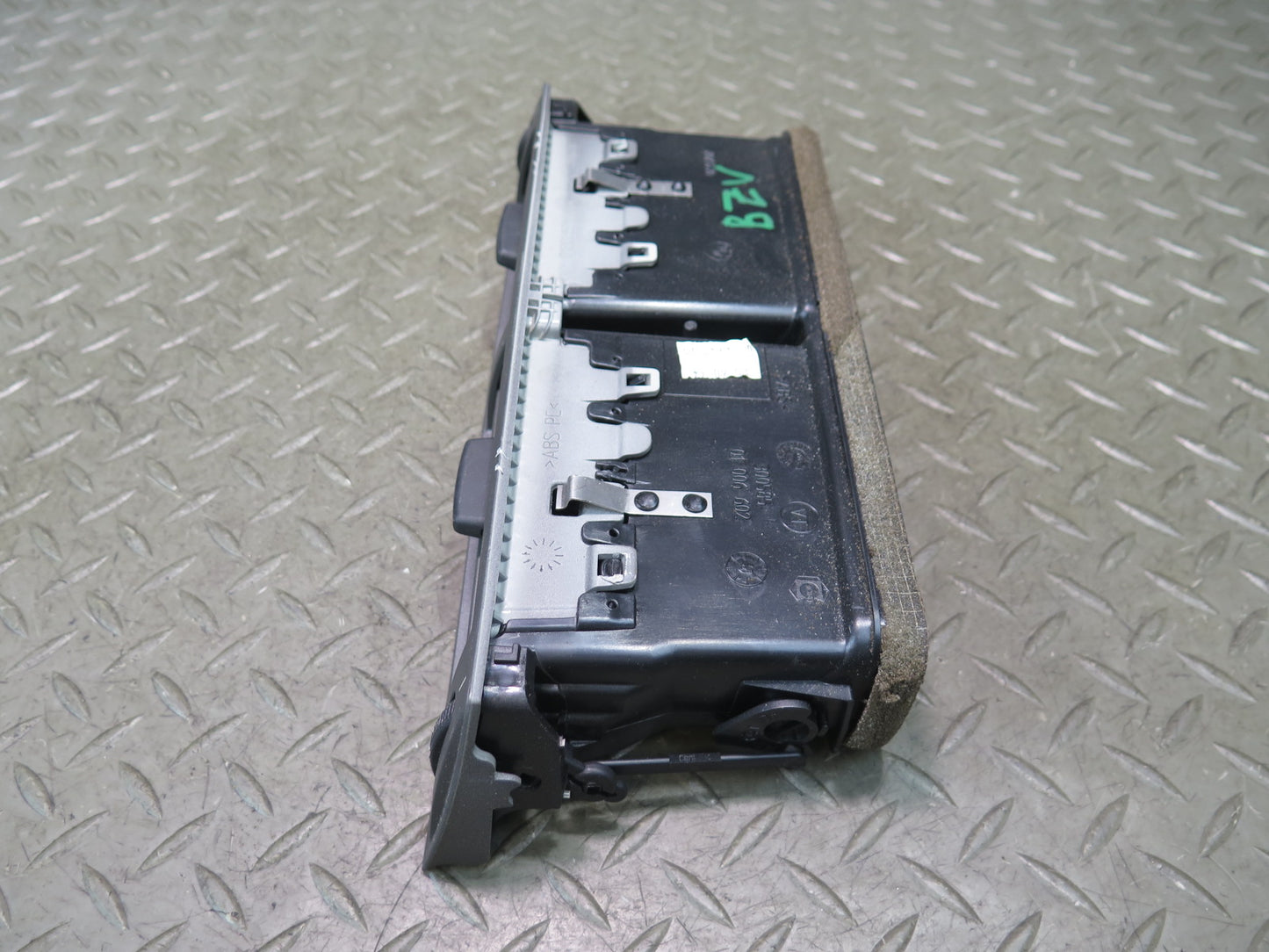 03-05 BMW E86 E85 Z4 Dash Center AC Heater Air Vent Black OEM