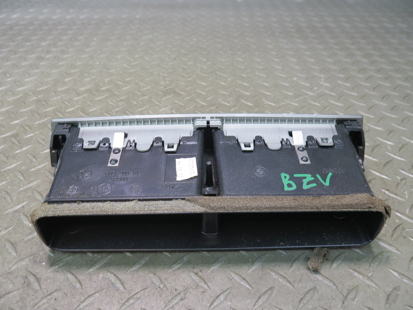 03-05 BMW E86 E85 Z4 Dash Center AC Heater Air Vent Black OEM