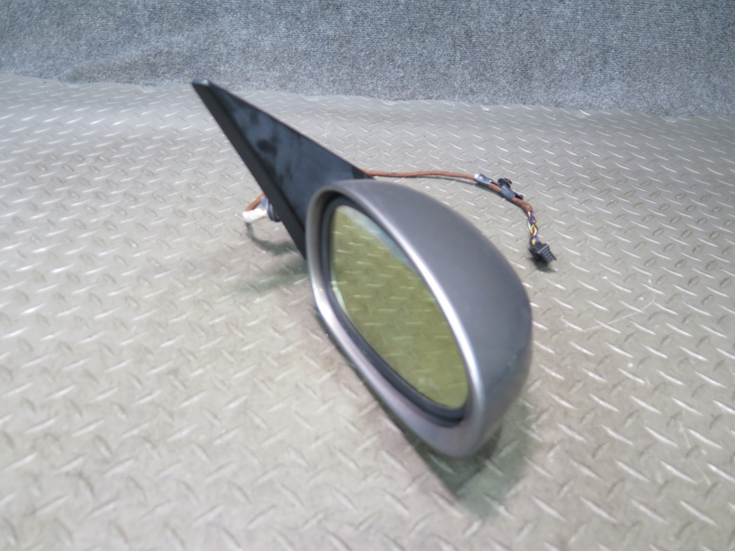 03-08 BMW E85 Z4 Right Exterior Auto Dimm Heated Side View Mirror Discoloration