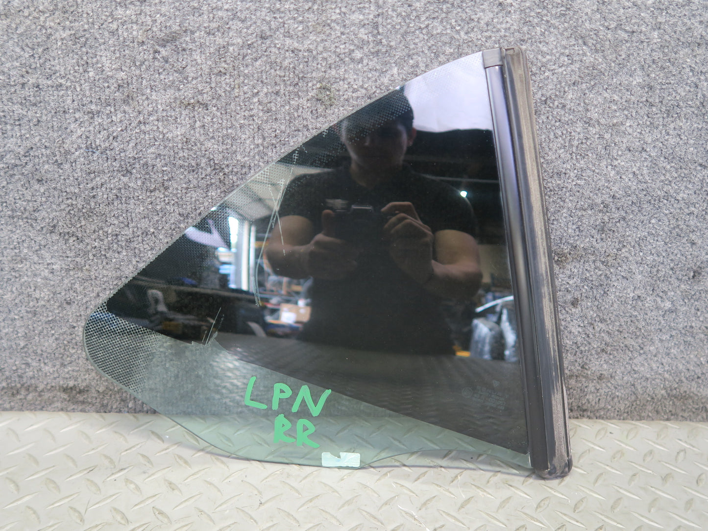 1999-2005 Porsche 911 996 Convertible Rear Right Quarter Glass Window