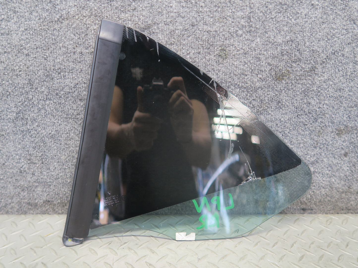 1999-2005 Porsche 911 996 Convertible Rear Right Quarter Glass Window