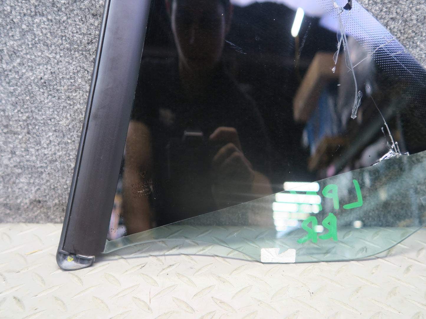 1999-2005 Porsche 911 996 Convertible Rear Right Quarter Glass Window