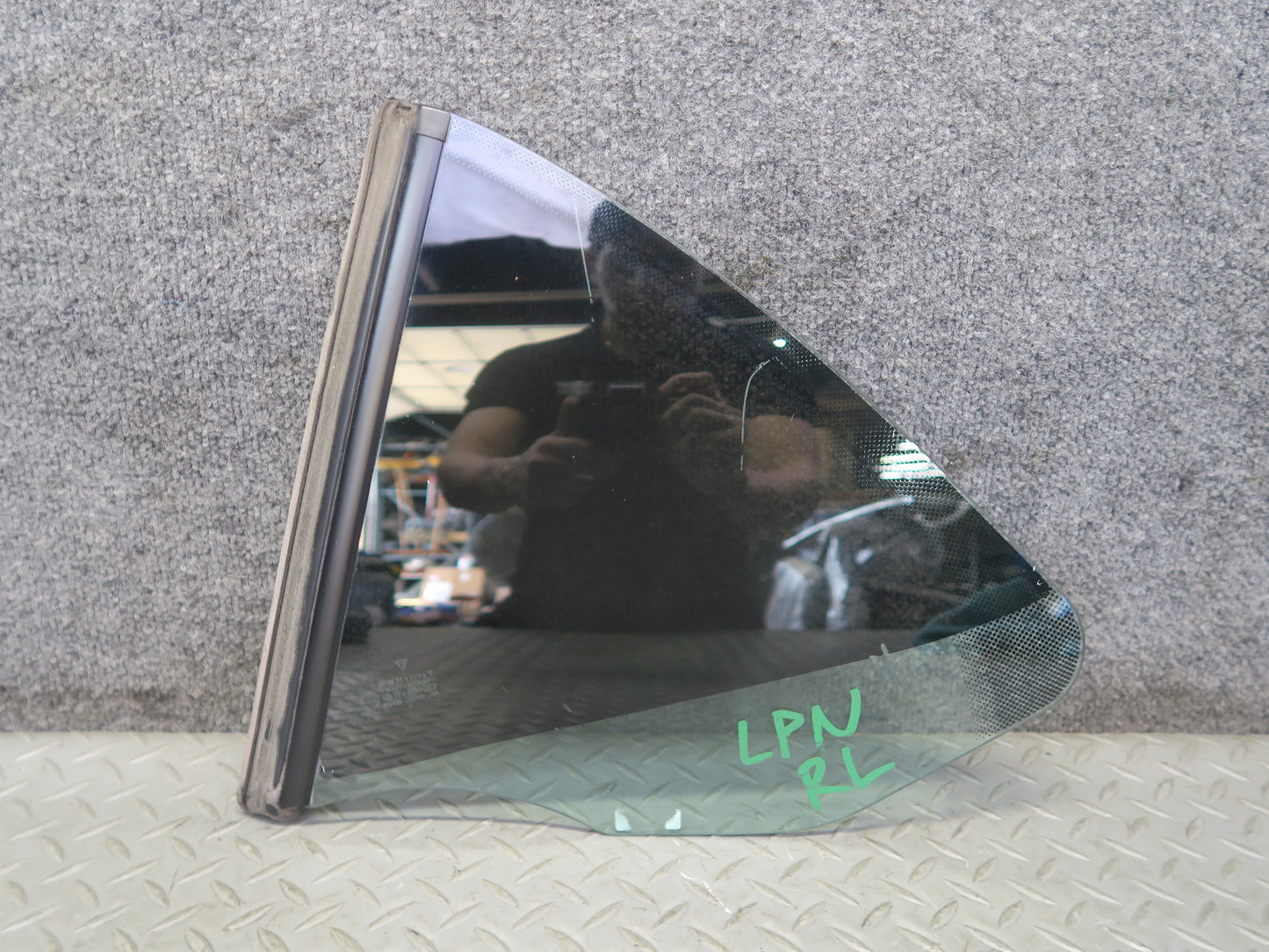 1999-2005 Porsche 911 996 Convertible Rear Left Quarter Glass Window