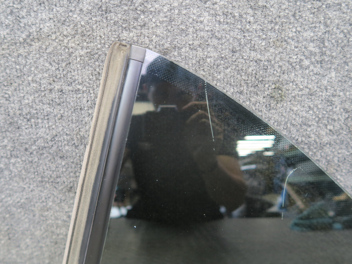 1999-2005 Porsche 911 996 Convertible Rear Left Quarter Glass Window