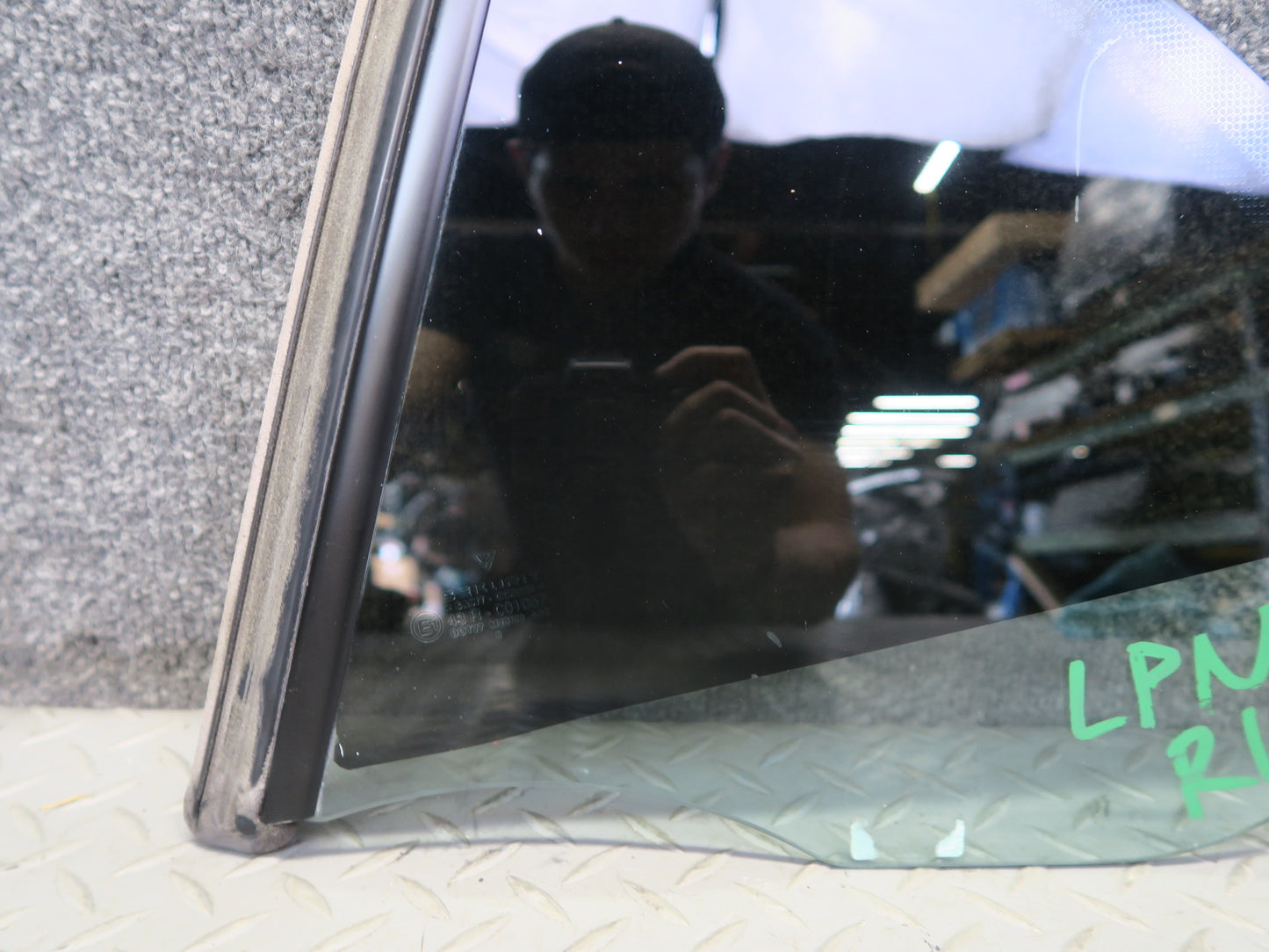 1999-2005 Porsche 911 996 Convertible Rear Left Quarter Glass Window