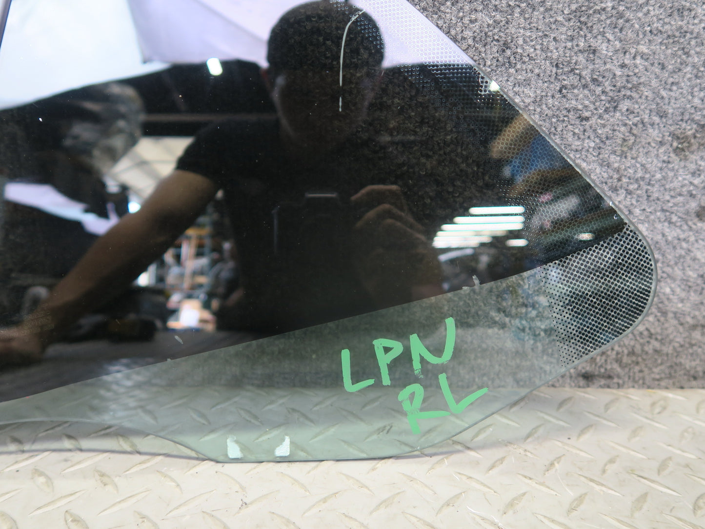 1999-2005 Porsche 911 996 Convertible Rear Left Quarter Glass Window