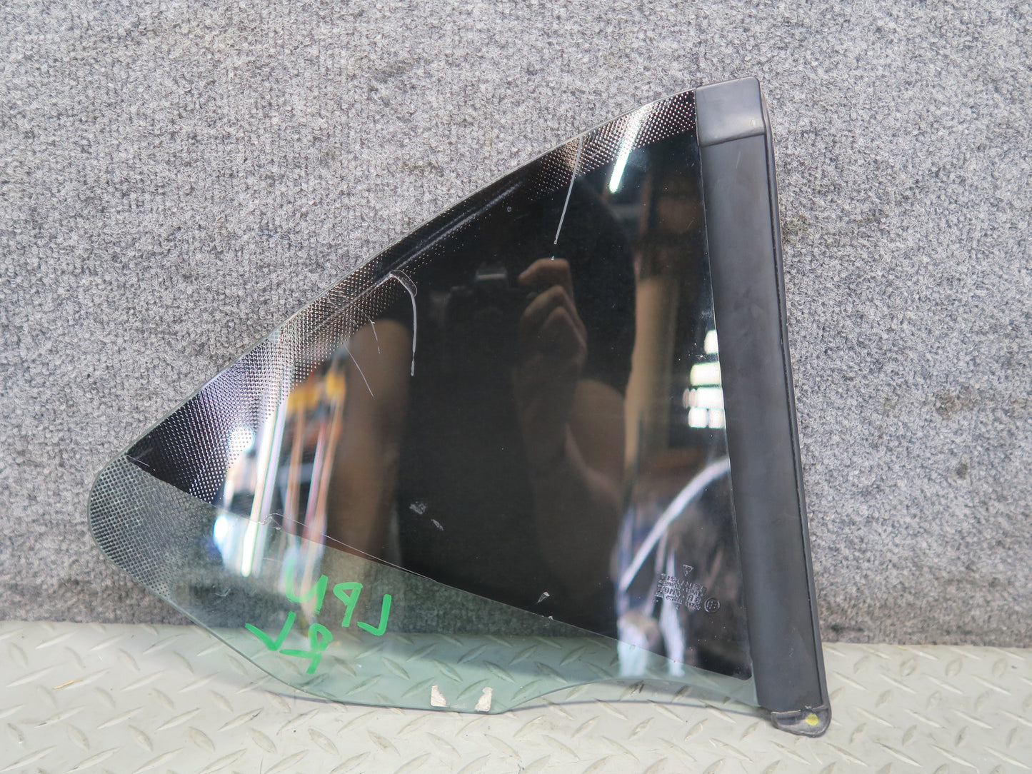 1999-2005 Porsche 911 996 Convertible Rear Left Quarter Glass Window