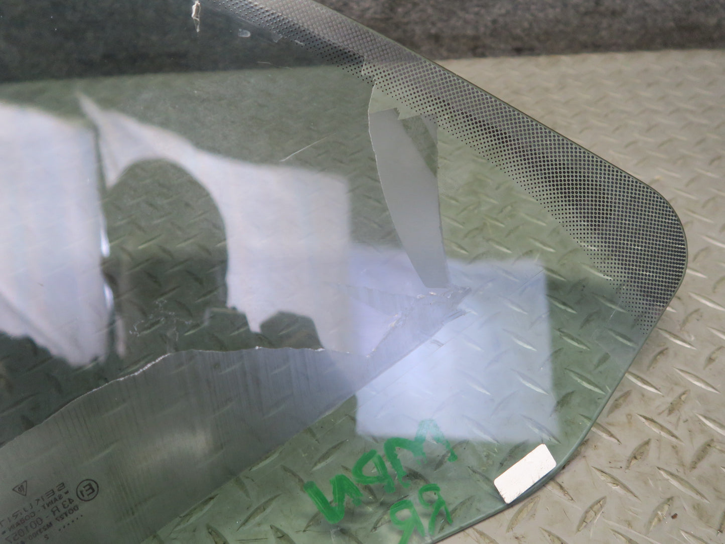 1999-2005 Porsche 911 Carrera 996 Convertible Rear Right Quarter Glass Window