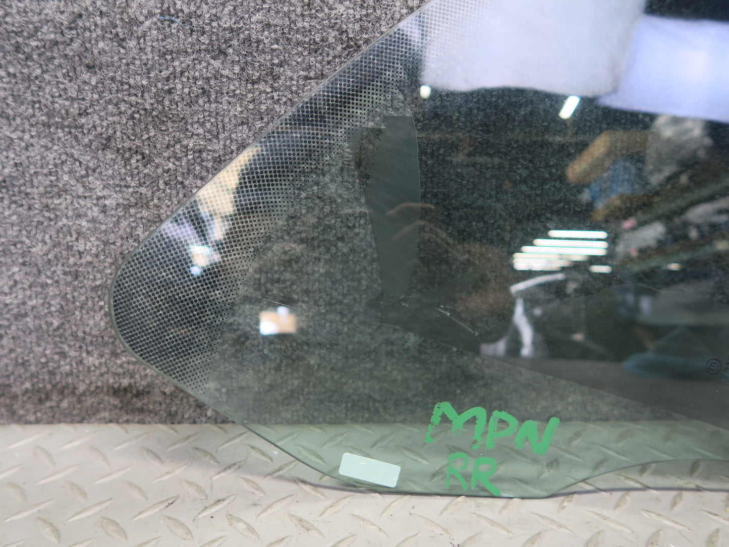 1999-2005 Porsche 911 Carrera 996 Convertible Rear Right Quarter Glass Window