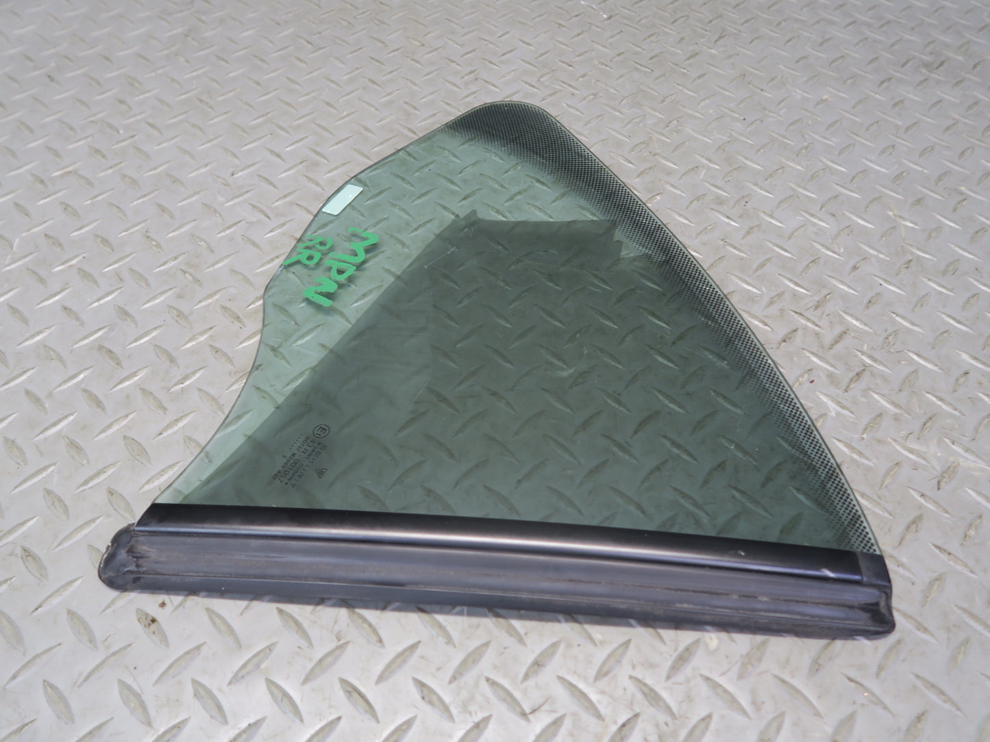 1999-2005 Porsche 911 Carrera 996 Convertible Rear Right Quarter Glass Window