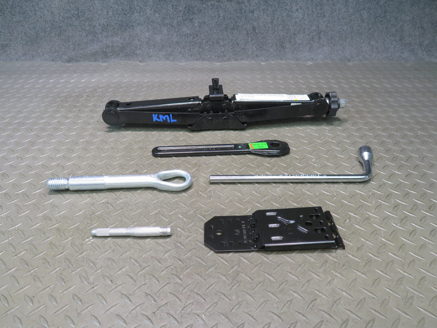 12-15 Mercedes W166 Ml-class Spare Tire Lift Jack Hook EYE Stopper Tool Set OEM
