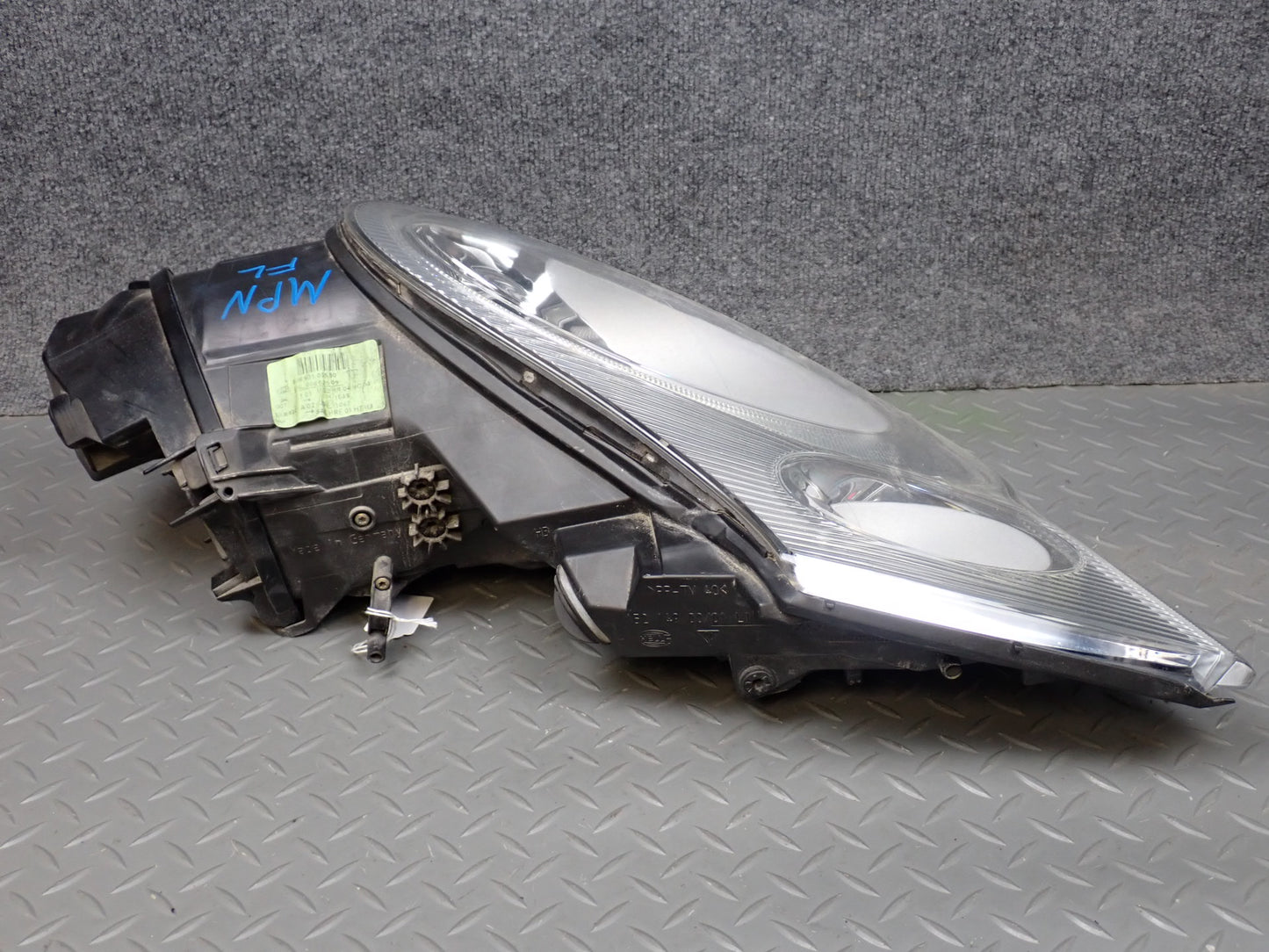 2002-2005 Porsche 911 Carrera 996 Front Left Driver Side Xenon Headlight Lamp