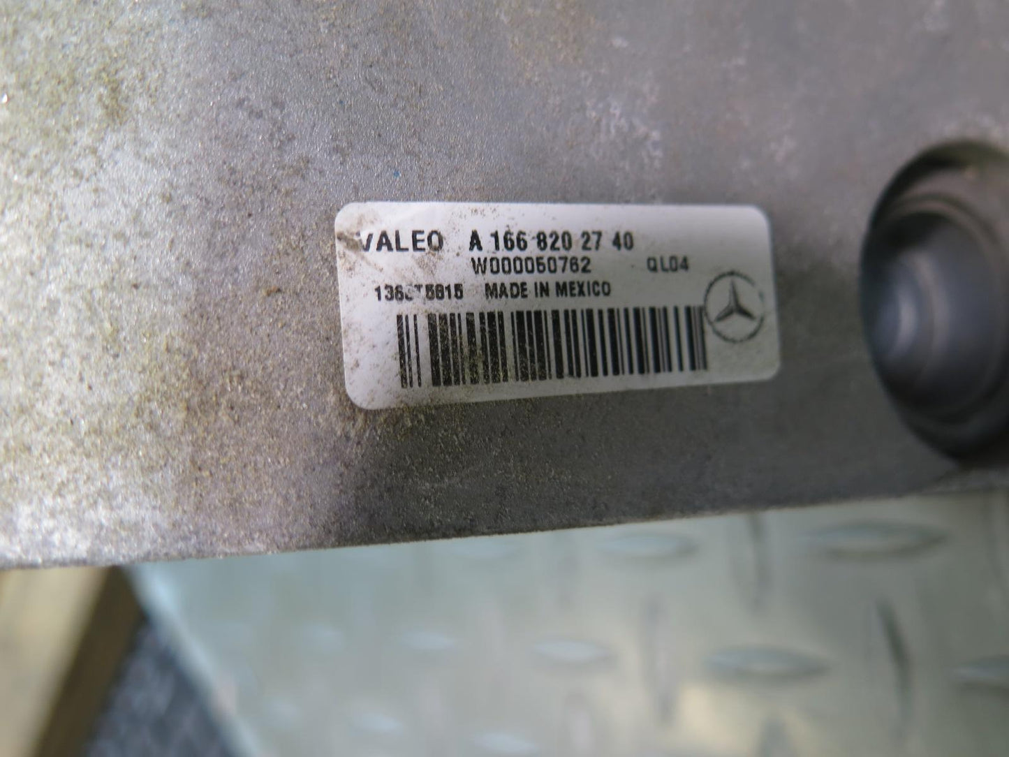 12-15 Mercedes W166 Ml-class Windshield Wiper Transmission Linkage w Motor OEM
