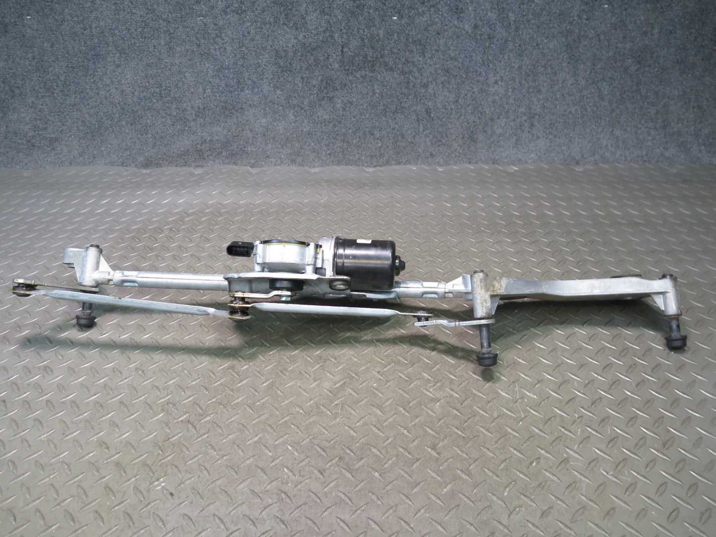 12-15 Mercedes W166 Ml-class Windshield Wiper Transmission Linkage w Motor OEM