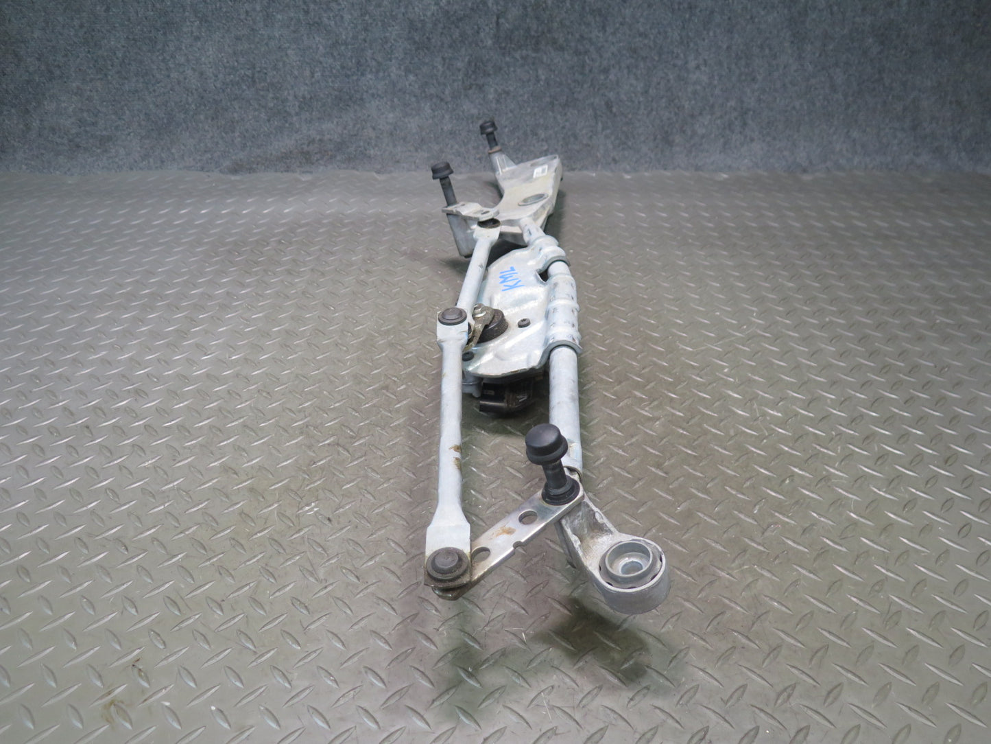 12-15 Mercedes W166 Ml-class Windshield Wiper Transmission Linkage w Motor OEM