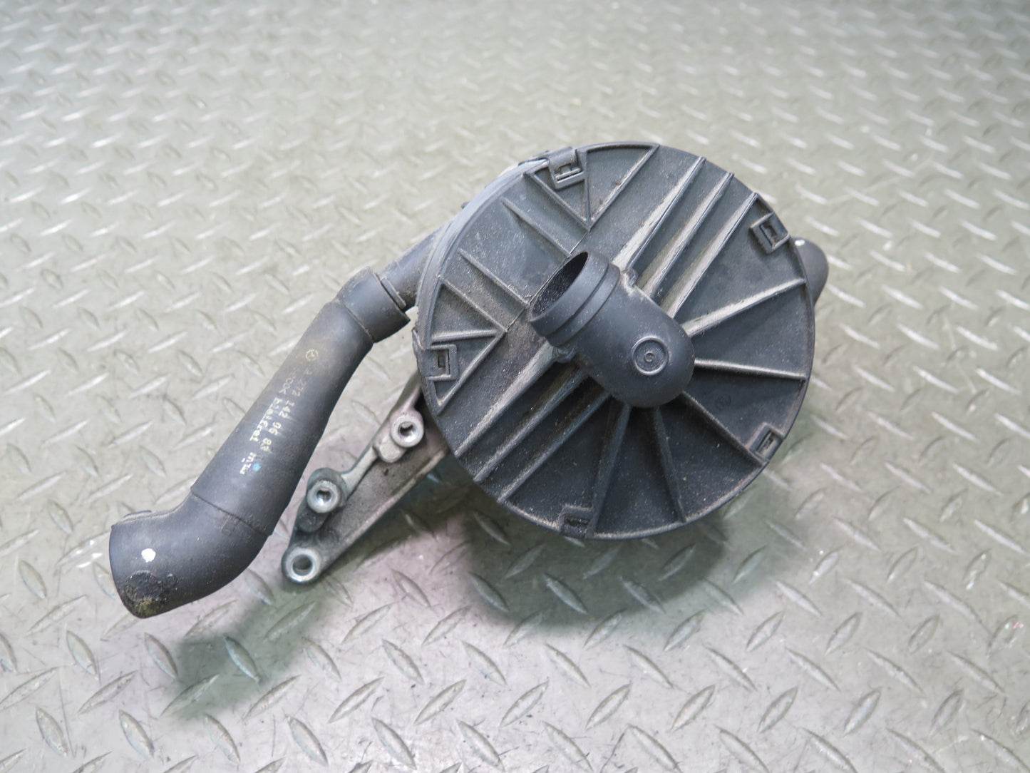 07-12 Mercedes R230 SL550 Secondary Air Smog Injection Pump w Hose OEM