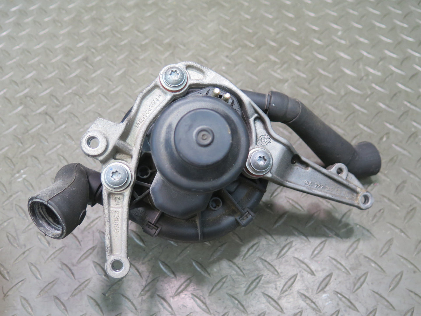 07-12 Mercedes R230 SL550 Secondary Air Smog Injection Pump w Hose OEM