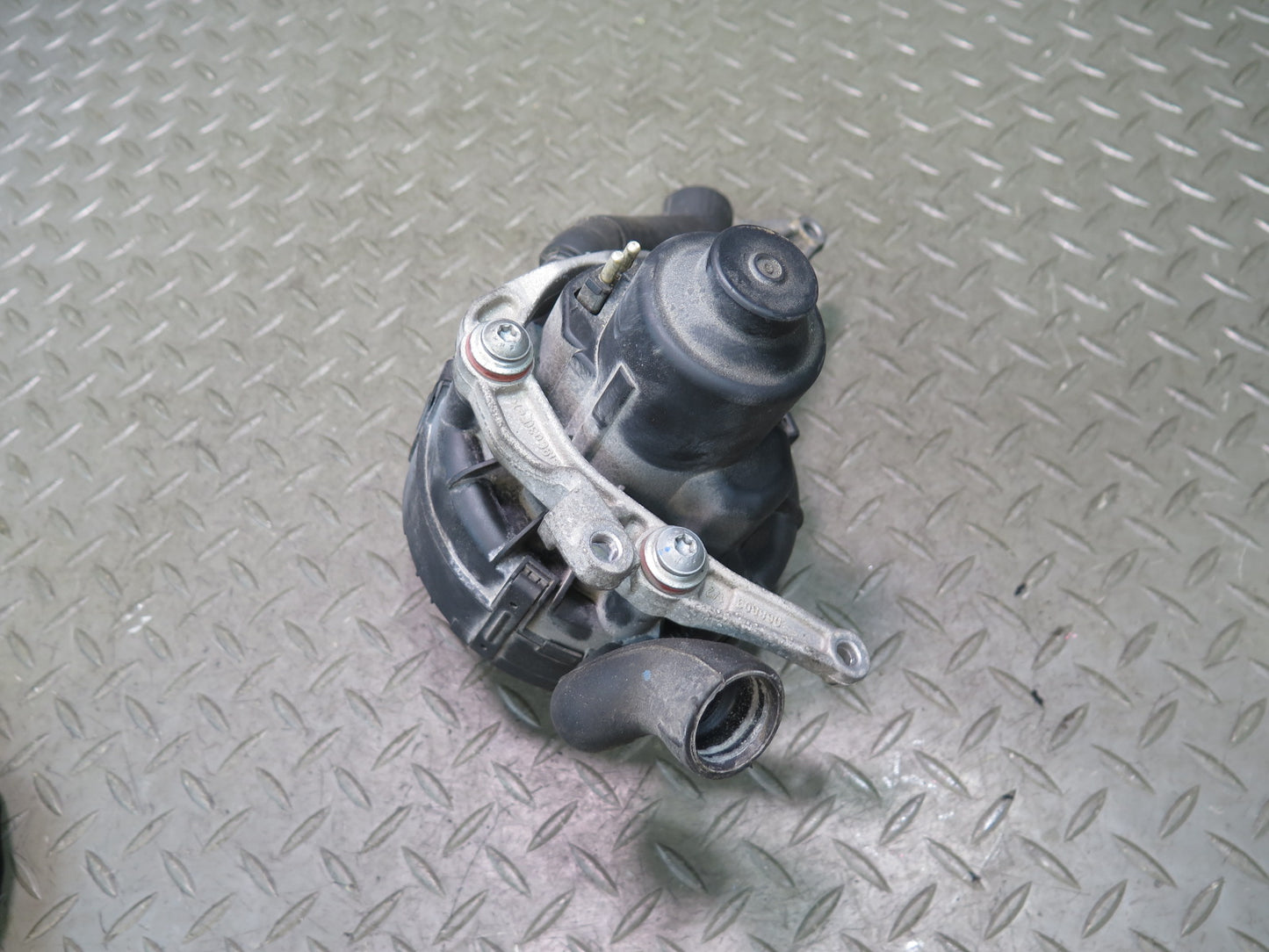 07-12 Mercedes R230 SL550 Secondary Air Smog Injection Pump w Hose OEM