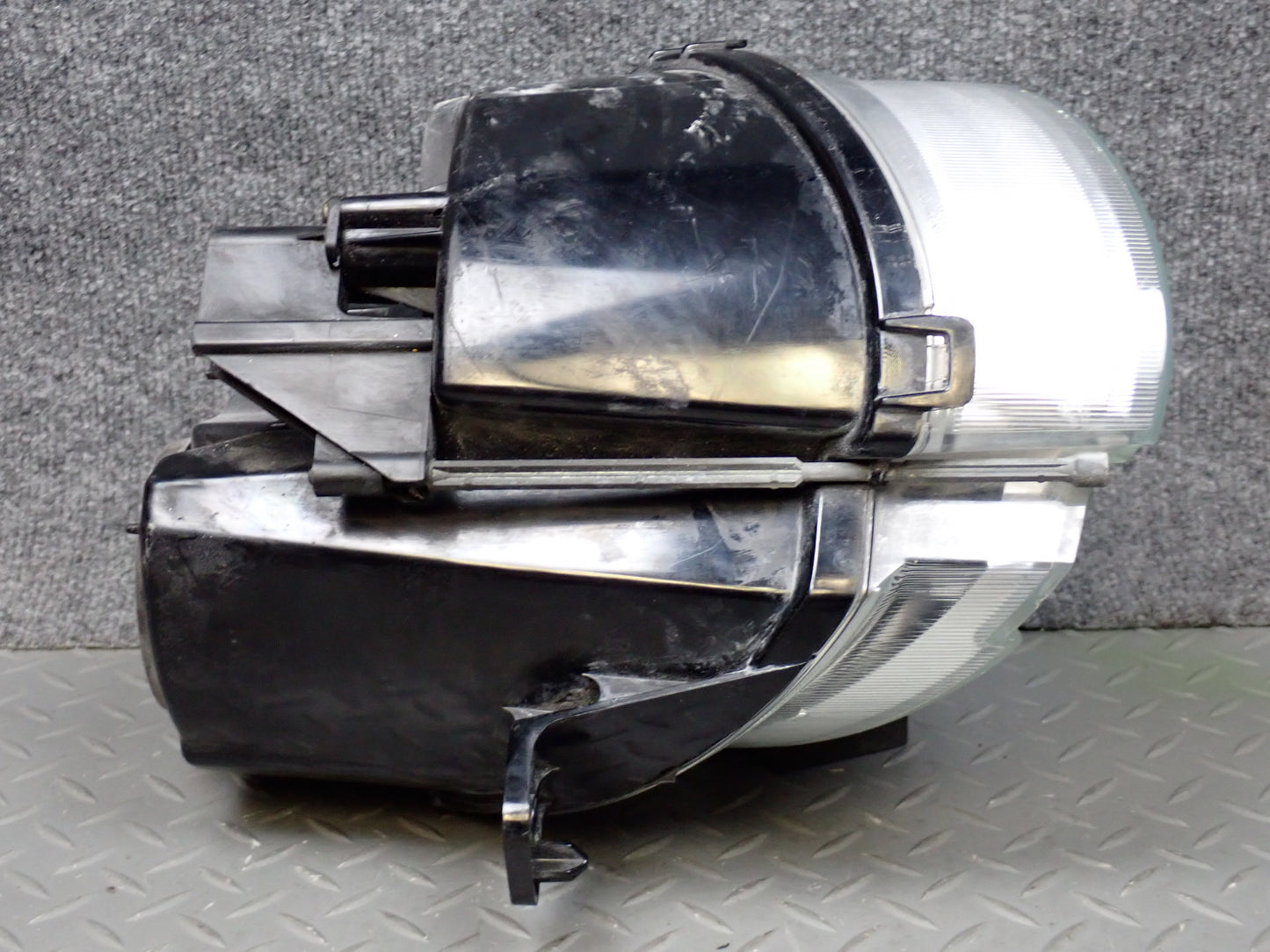 03-06 Chevrolet SSR Front Right Pass Side Halogen Headlight Lamp 15110118 OEM