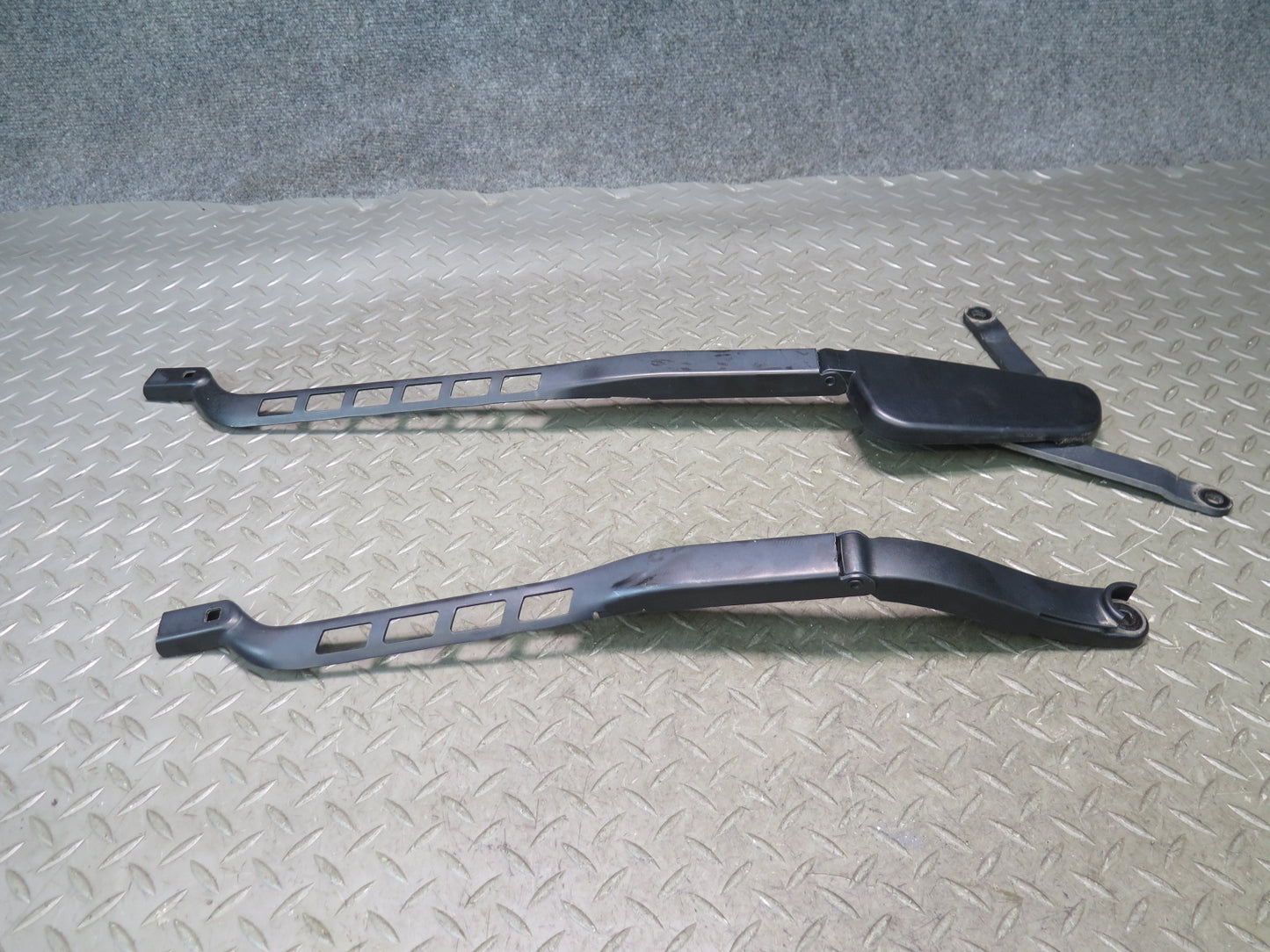 12-15 Mercedes W166 Ml-class Set of 2 Front Left & Right Wiper Arm OEM