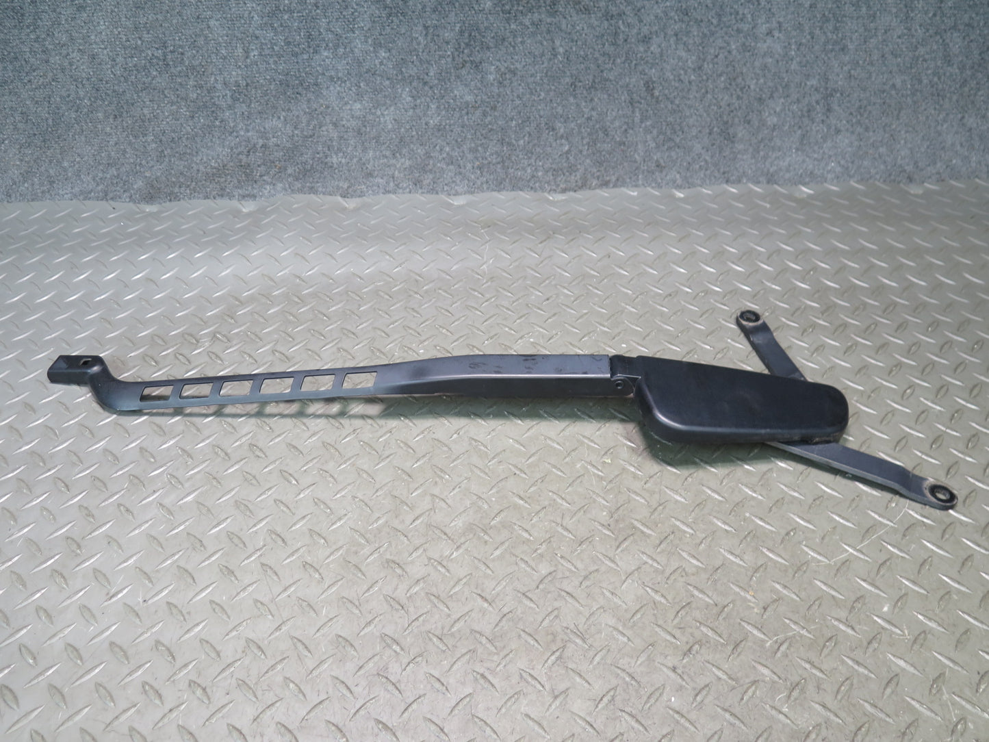 12-15 Mercedes W166 Ml-class Set of 2 Front Left & Right Wiper Arm OEM