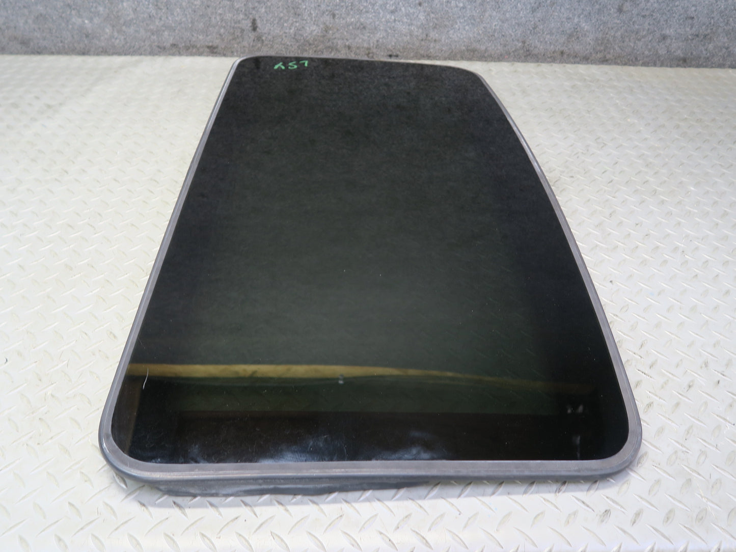 01-06 Lexus UCF30L LS430 Sunroof Moonroof Glass Window Panel OEM
