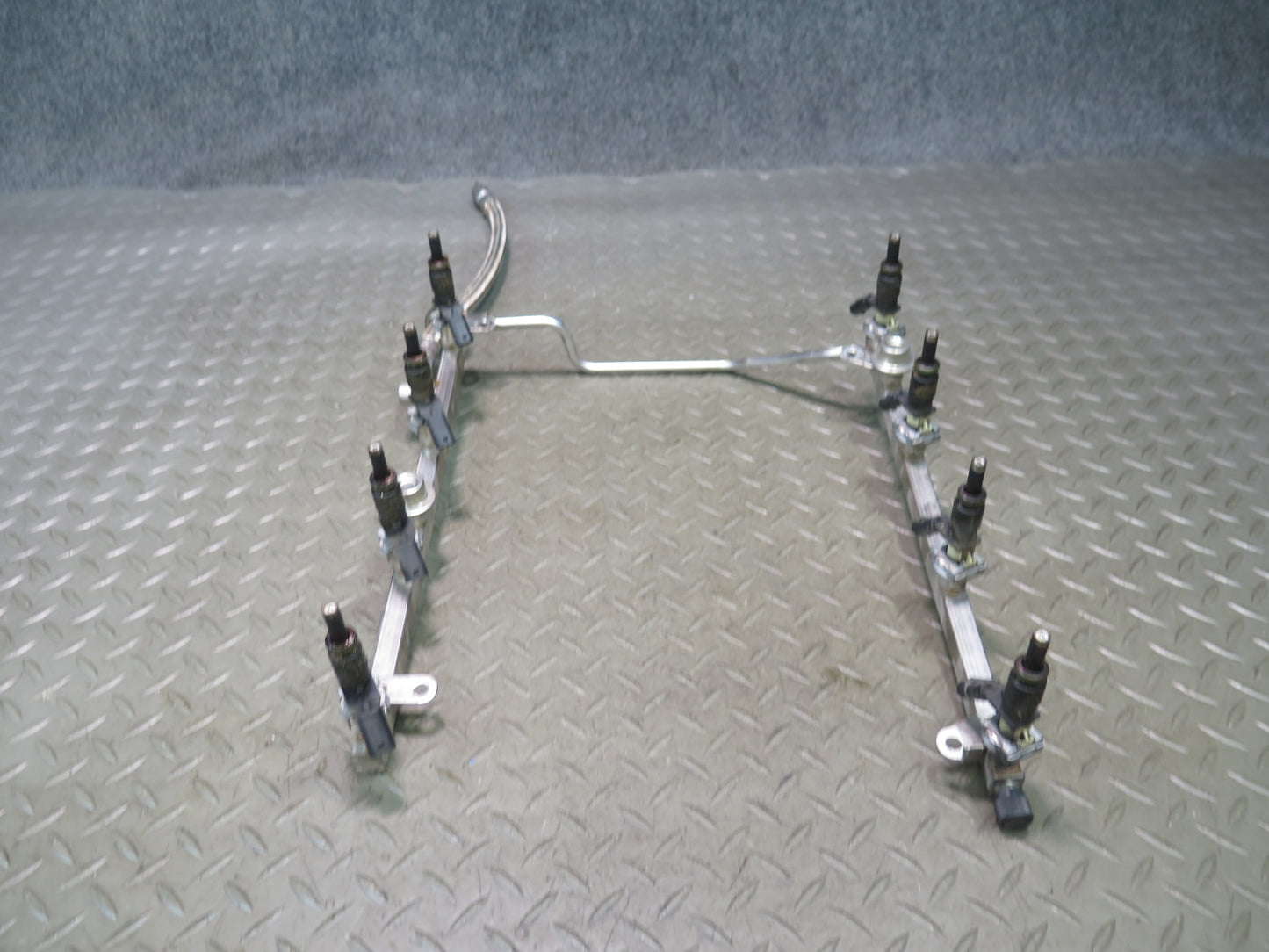 07-12 Mercedes R230 SL550 5.5L M273 Engine Fuel Rail w Injector 112K Miles OEM