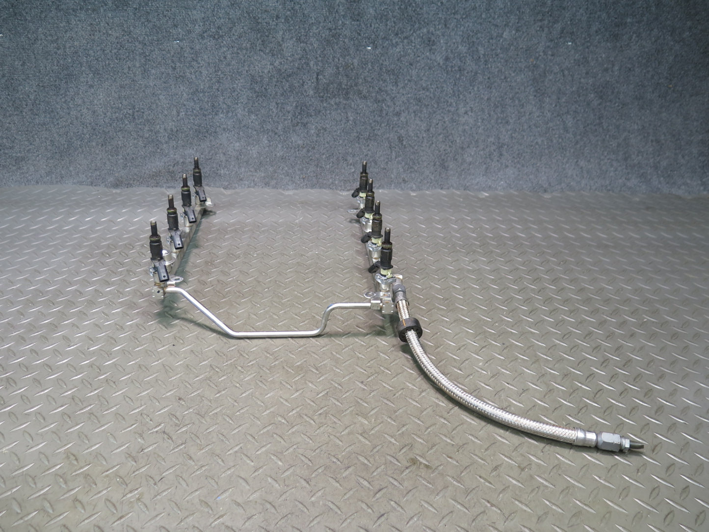 07-12 Mercedes R230 SL550 5.5L M273 Engine Fuel Rail w Injector 112K Miles OEM