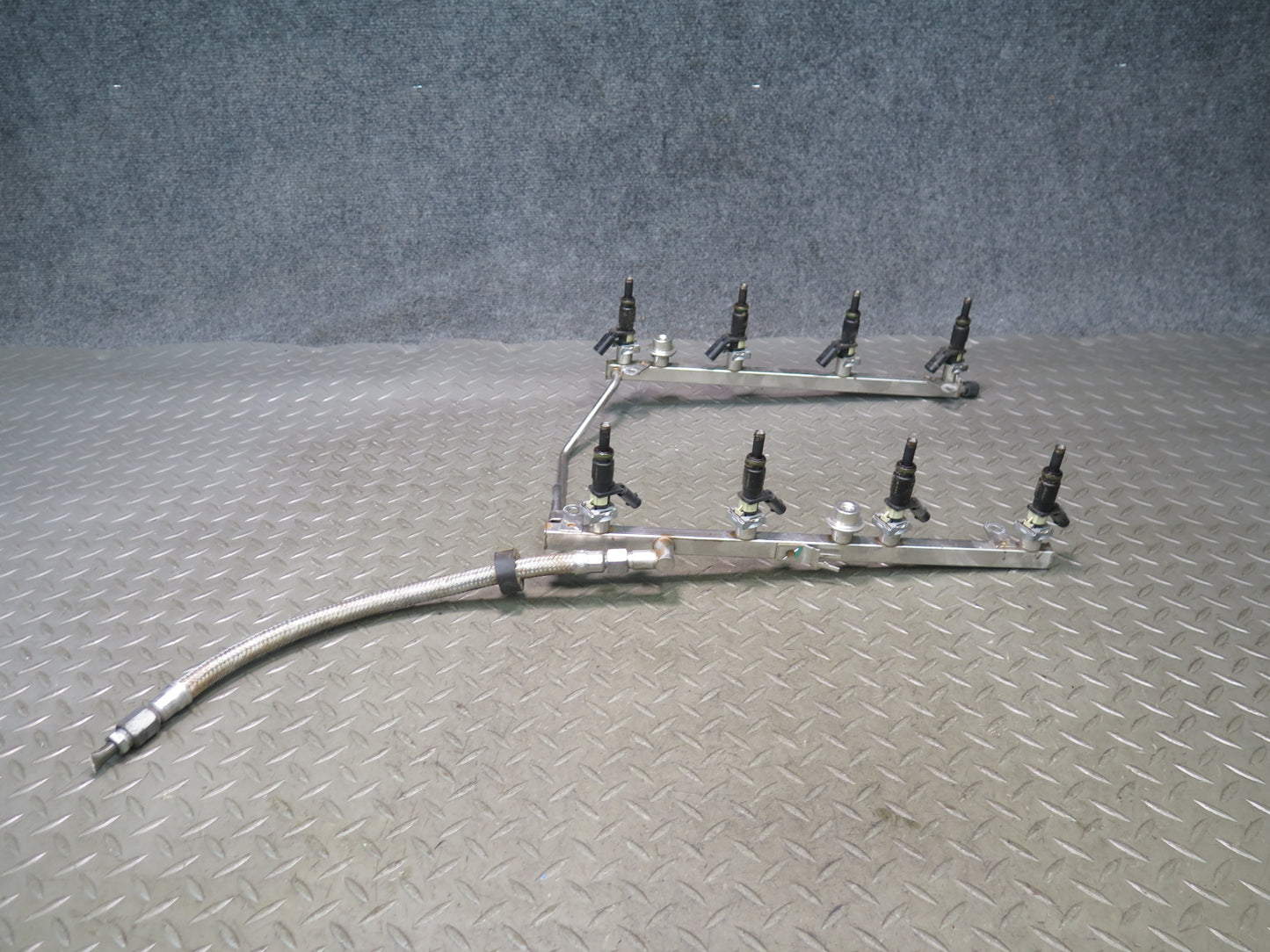 07-12 Mercedes R230 SL550 5.5L M273 Engine Fuel Rail w Injector 112K Miles OEM