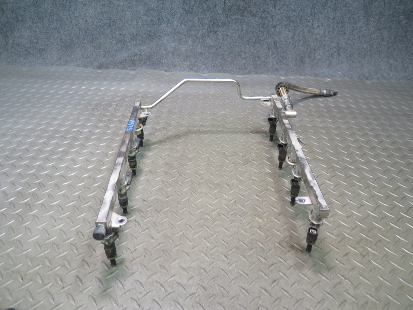 07-12 Mercedes R230 SL550 5.5L M273 Engine Fuel Rail w Injector 112K Miles OEM