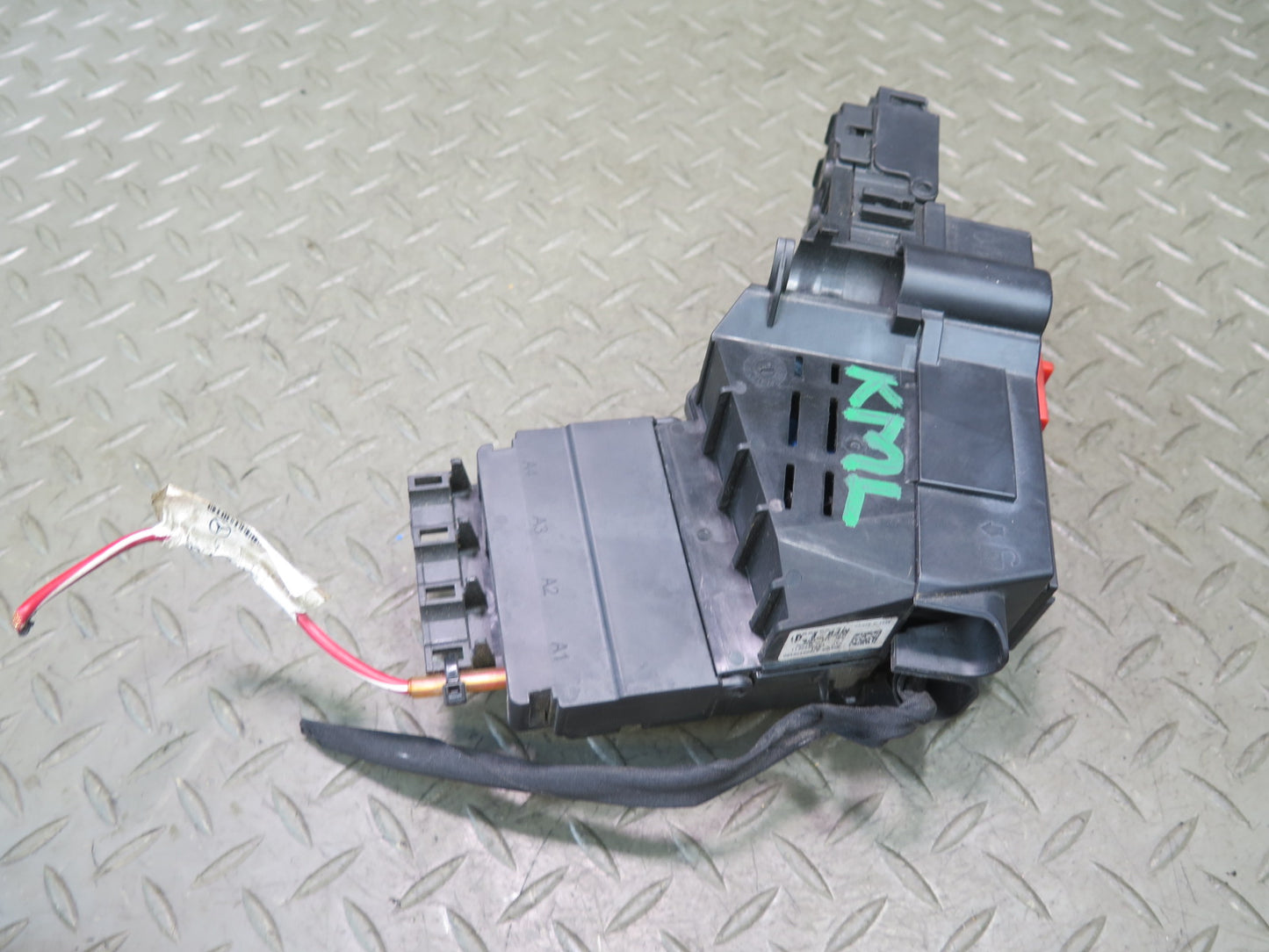 12-15 Mercedes W166 Ml-class Fuse Relay Junction Box 1665402450 OEM