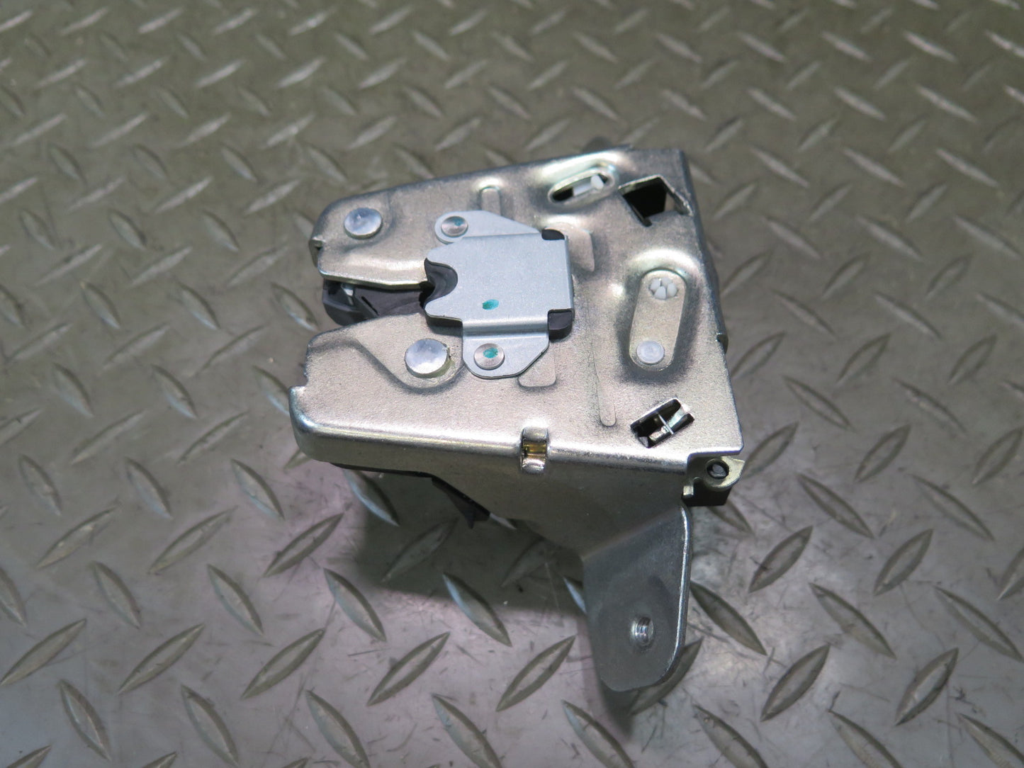 12-15 Mercedes W166 Ml-class Rear Trunk Lid Tailgate Lock Latch 2047400735 OEM