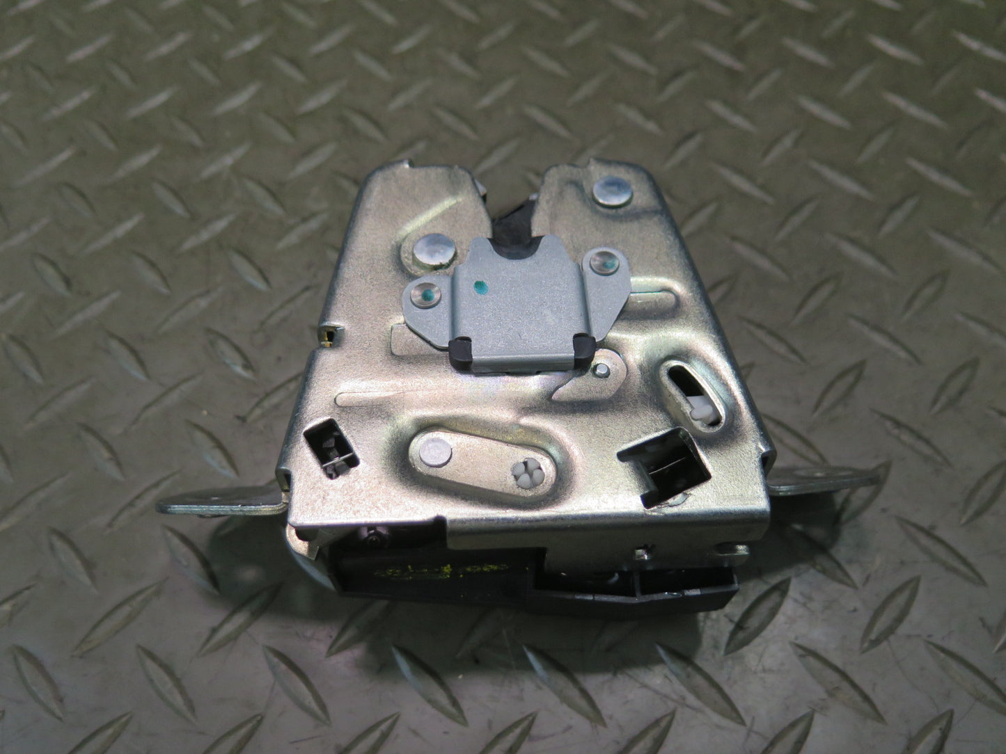 12-15 Mercedes W166 Ml-class Rear Trunk Lid Tailgate Lock Latch 2047400735 OEM