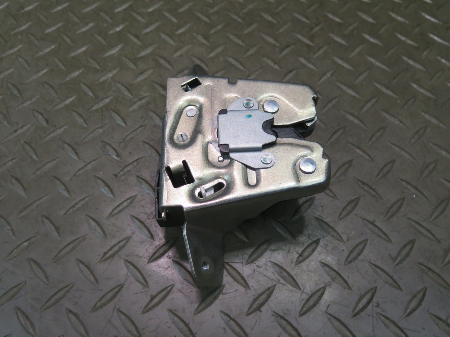 12-15 Mercedes W166 Ml-class Rear Trunk Lid Tailgate Lock Latch 2047400735 OEM