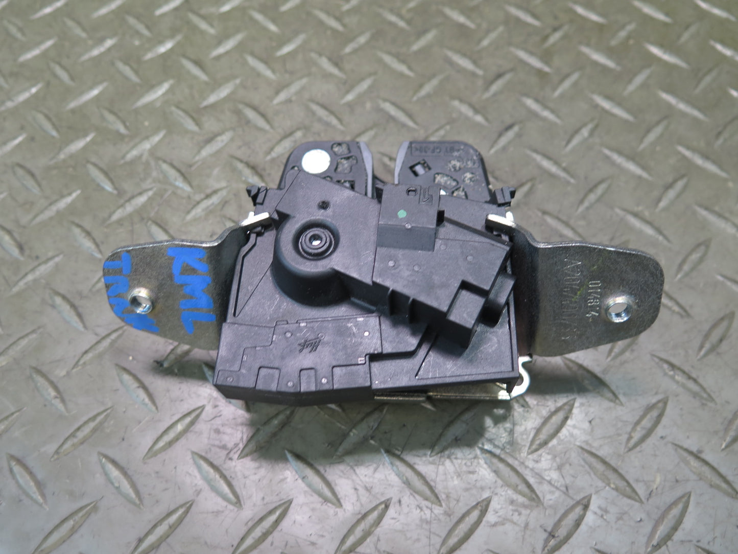 12-15 Mercedes W166 Ml-class Rear Trunk Lid Tailgate Lock Latch 2047400735 OEM