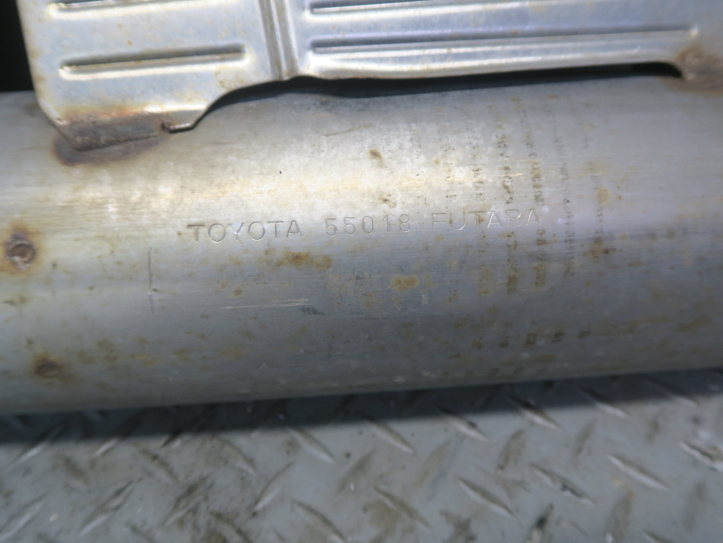 01-06 Lexus UCF30L LS430 Center Exhaust Pipe OEM