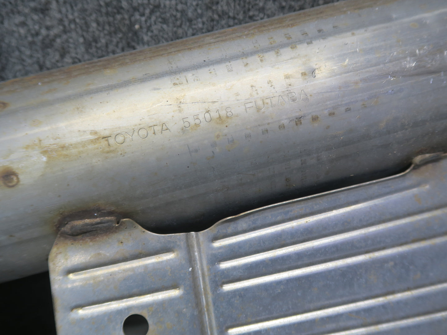 01-06 Lexus UCF30L LS430 Center Exhaust Pipe OEM