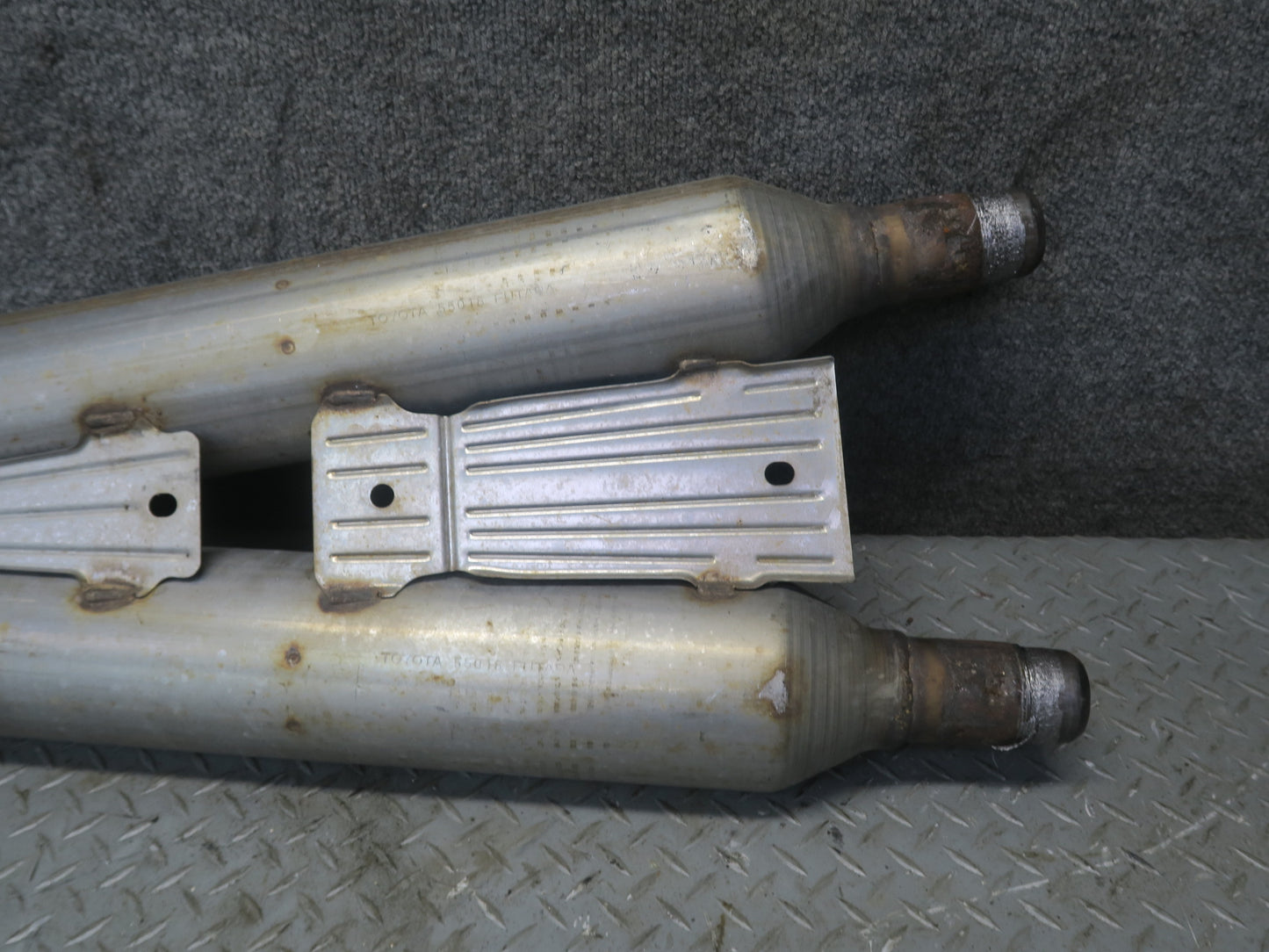 01-06 Lexus UCF30L LS430 Center Exhaust Pipe OEM