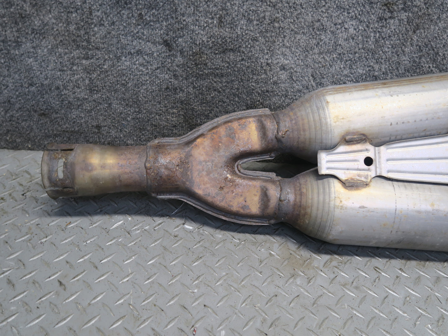 01-06 Lexus UCF30L LS430 Center Exhaust Pipe OEM