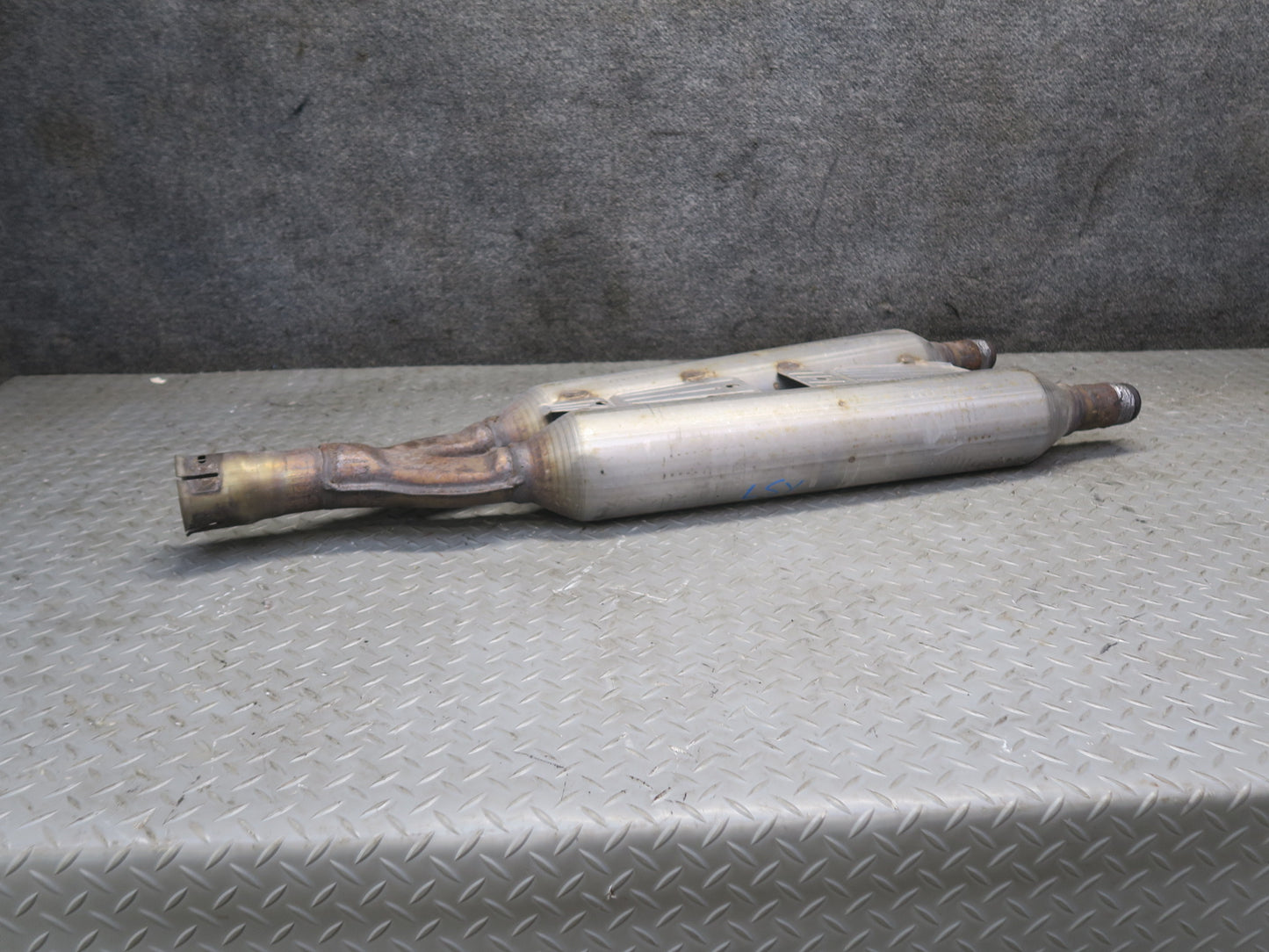 01-06 Lexus UCF30L LS430 Center Exhaust Pipe OEM
