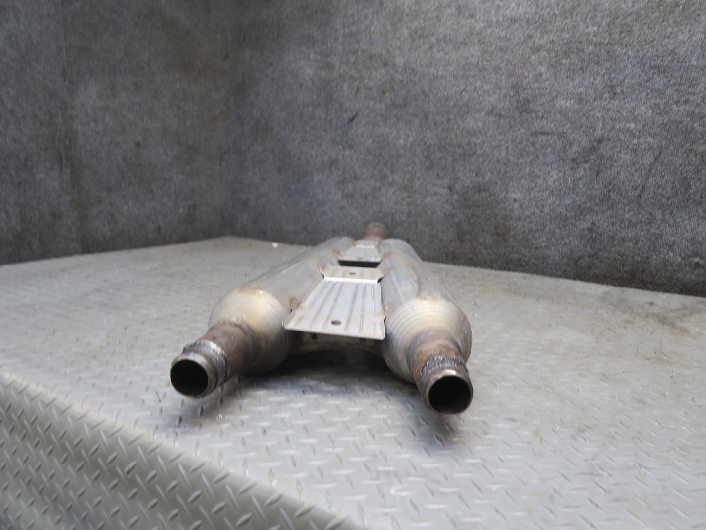 01-06 Lexus UCF30L LS430 Center Exhaust Pipe OEM
