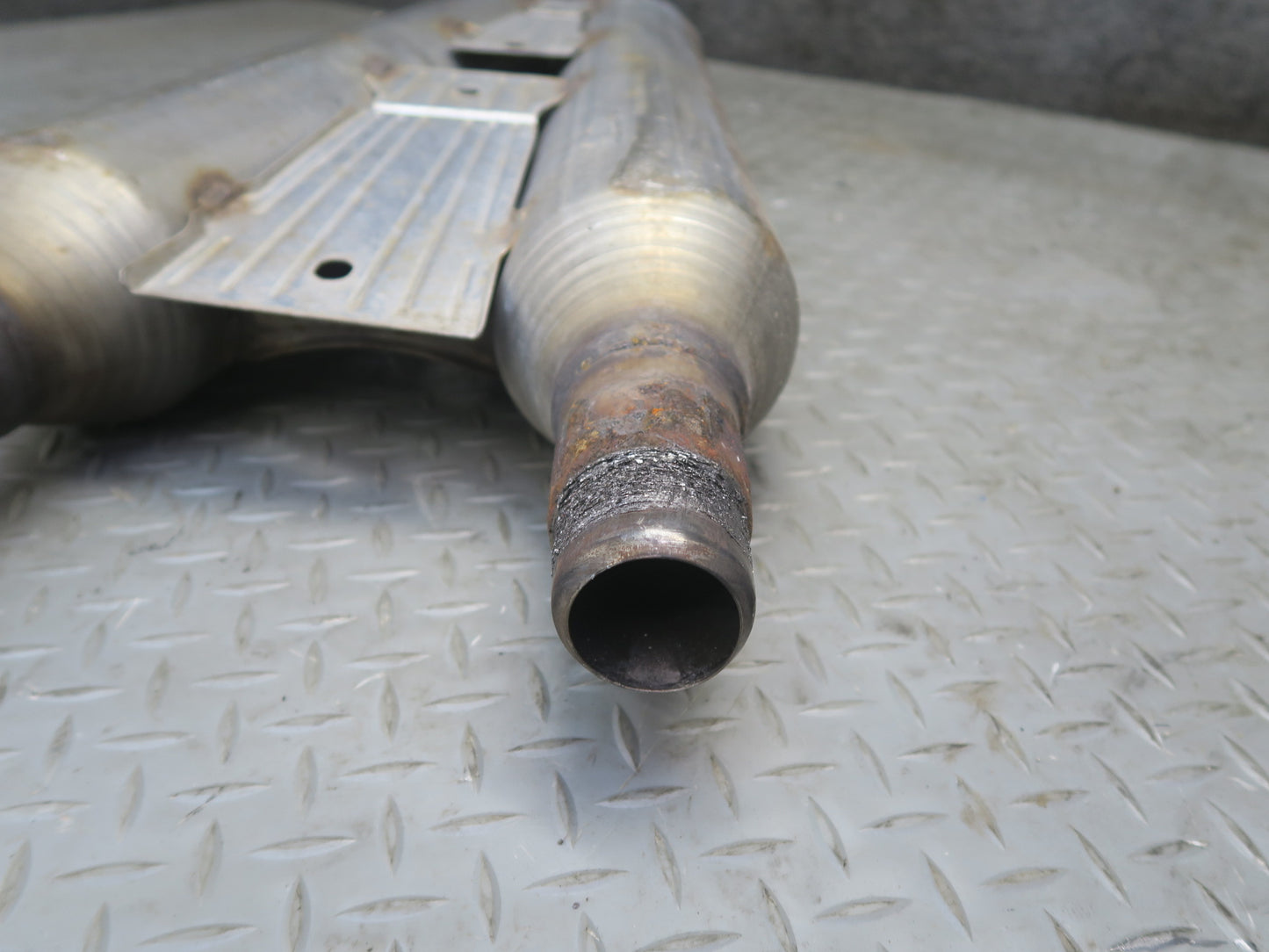01-06 Lexus UCF30L LS430 Center Exhaust Pipe OEM